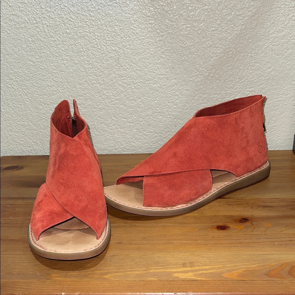 Born Women's Sandals in Rust Suede